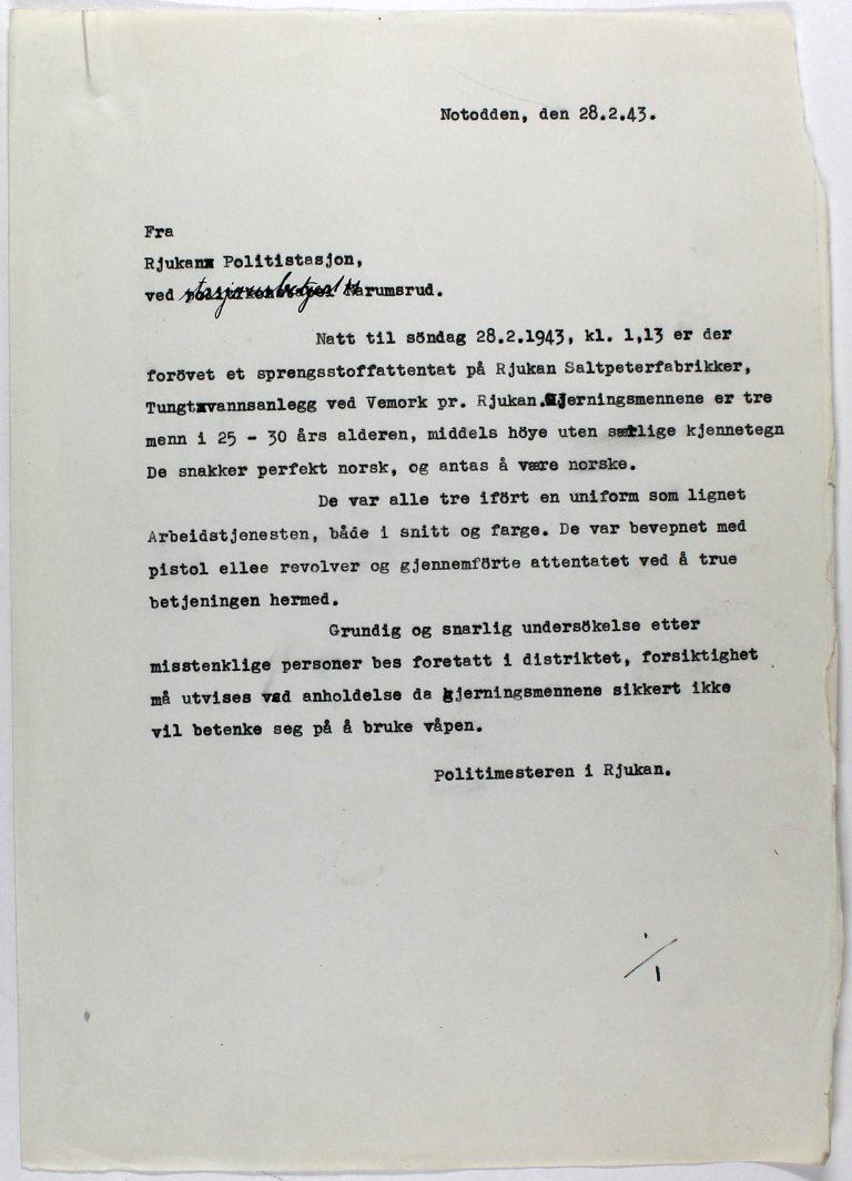 I etterkant av sabotasjeaksjonen på Vemork i februar sendte politimesteren i Rjukan ut en etterlysning. Notodden politikammer, Fbd Utenbyssaker 1 (1943-1946).